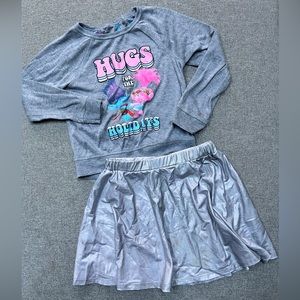 Girls Trolls outfit in 5T . Silver skirt & reversible shirt.